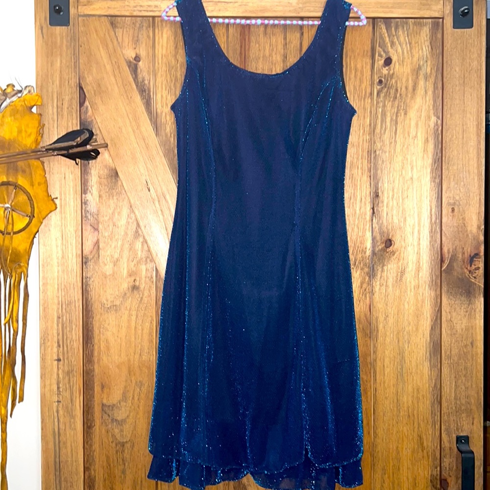 Social Circles 90s Sparkly blue party dress